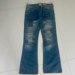 Beautiful jeans with design back pocket